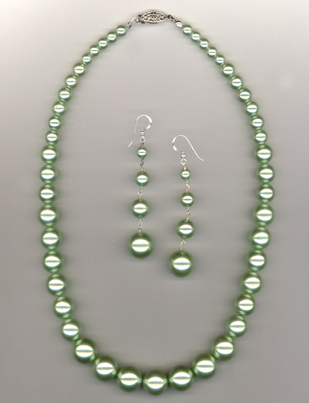 green graduated pearl necklace earring set