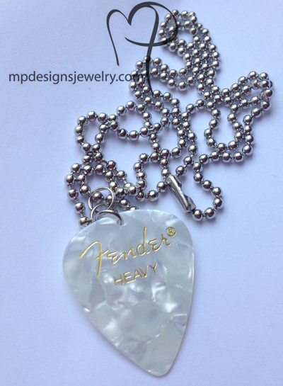 Fender White Pearl Guitar Pick Necklace