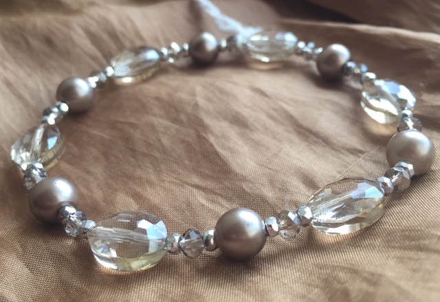 Vintage Vanilla Gold Pearl Smokey Grey Crystal Stretchy Bracelet 